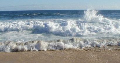 Mơ thấy sóng biển đánh con gì? Là tốt hay xấu?